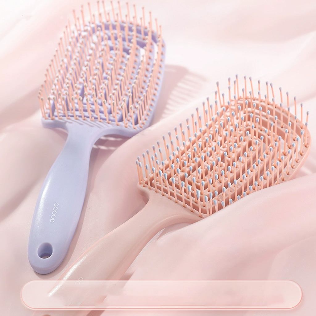 It is designed to effortlessly detangle hair without causing breakage or discomfort. Its unique wavy bristle pattern glides smoothly through both wet and dry hair, reducing pulling and minimizing tangles.