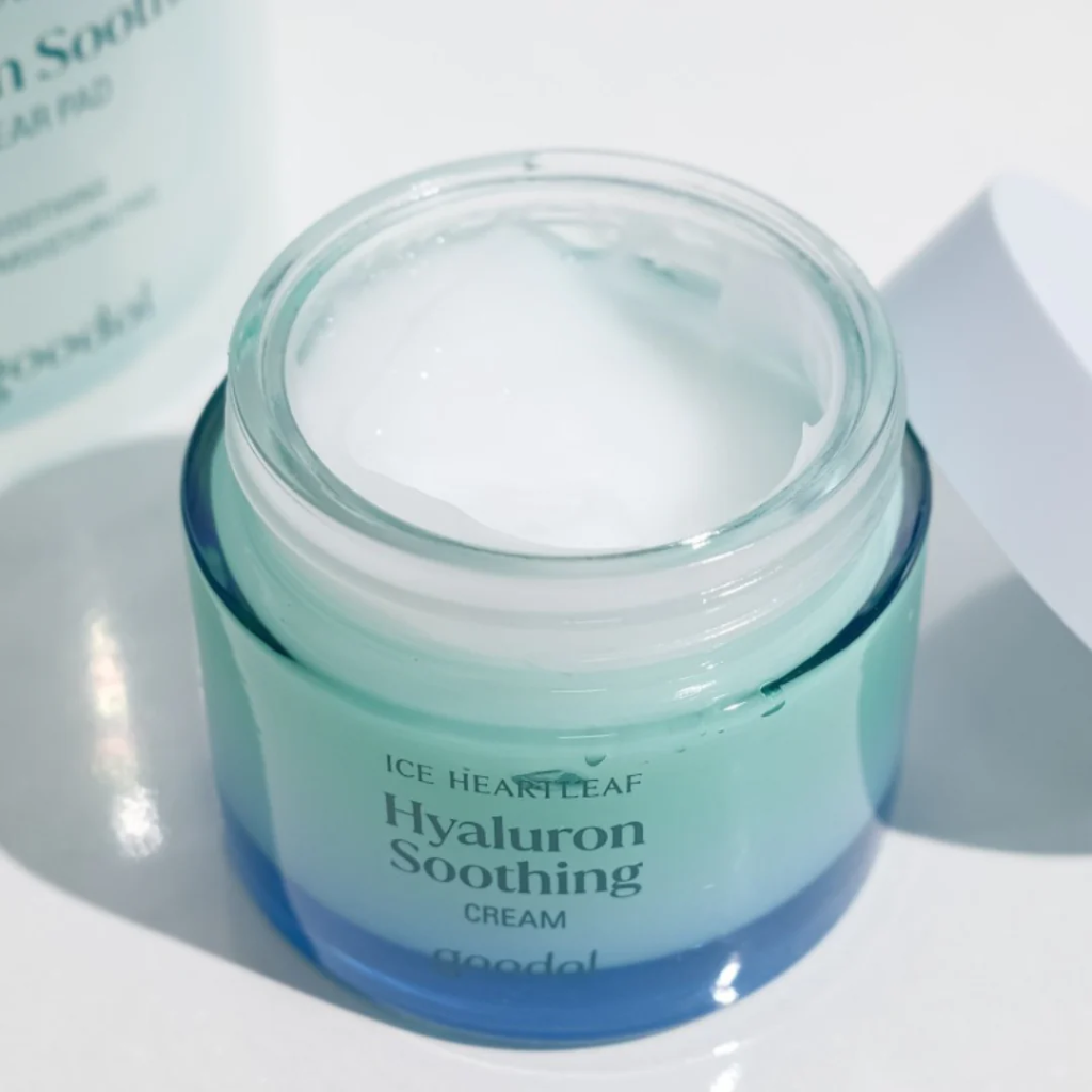 It is a hydrating and calming facial cream formulated with Houttuynia Cordata extract and hyaluronic acid.